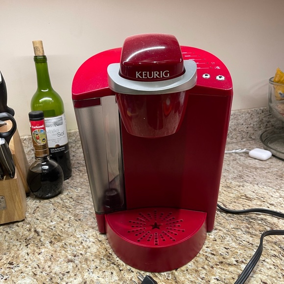 Full Size Keurig Coffee Maker in Red - Picture 8 of 9